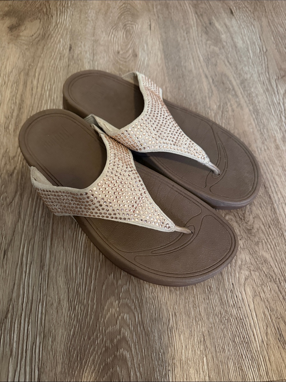 fitflop Crystal Rhinestone Thong Sandals Size 8 Beige Tan Comfort Flip Flops
